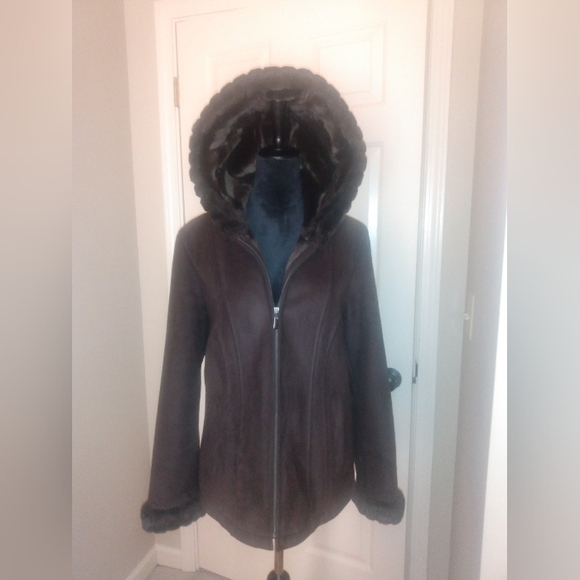 Hooded coat - Picture 1 of 9